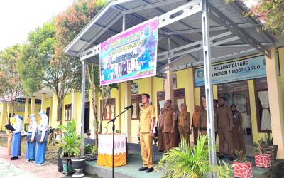PEMBUKAAN MPLS SMAN 1 MOOTILANGO TAHUN PELAJARAN 2025/2026 DIGELAR DALAM UPACARA BENDERA.